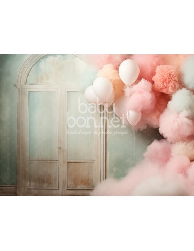 Tulle pom-poms and balloons (backdrop)