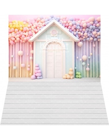 Petite maison avec ballons colorés (fond de studio - mur et sol)